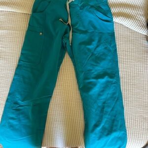 Turquoise figs Cade cargo scrub pants size medium tall
